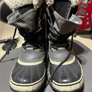 Sorel women’s  Black and Gray Snow Boots size 7